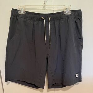 Vuori Kore Shorts 7” Inseam Charcoal Size L